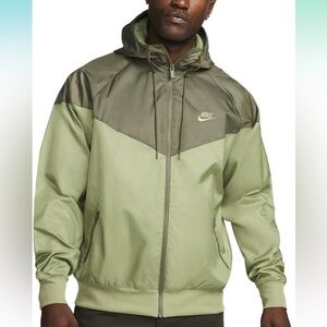 Nike Sportswear Windrunner Men’s Hooded Jacket
Size L Olive Green